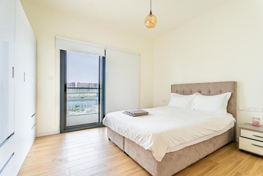 Rahaloft Bliss 2br Withcity View Etihadairwayscentre Apartment Abu Dhabi
