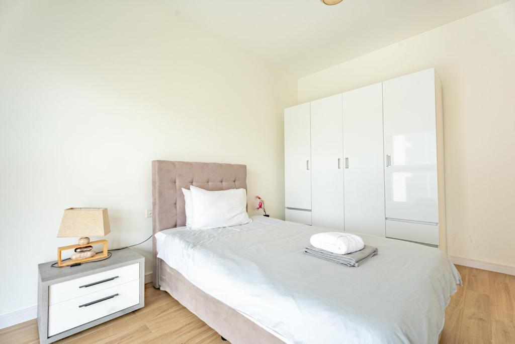 Rahaloft Bliss 2br Withcity View Etihadairwayscentre Apartment Abu Dhabi