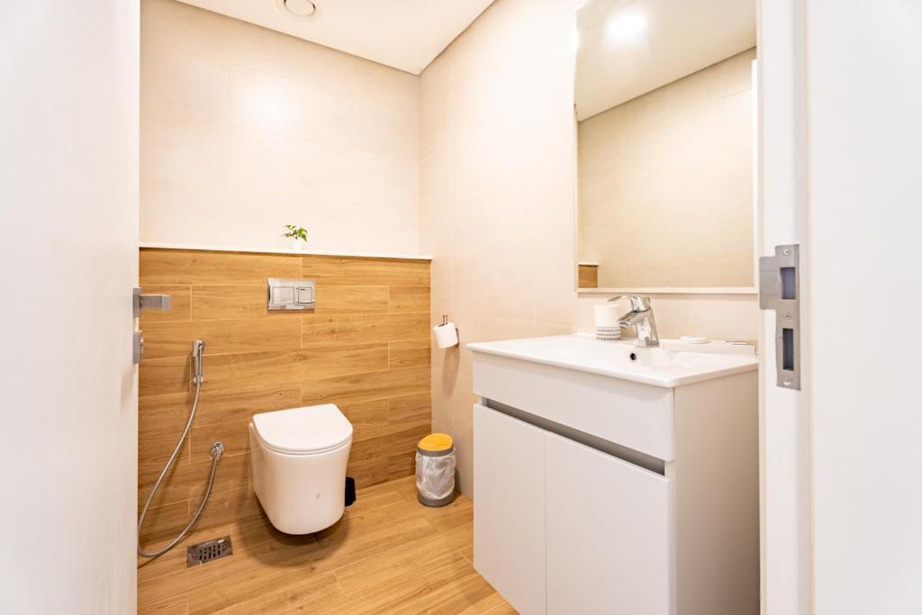 Rahaloft Bliss 2br Withcity View Etihadairwayscentre Abu Dhabi